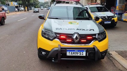 Viatura da Polícia Militar se envolve em acidente no Centro