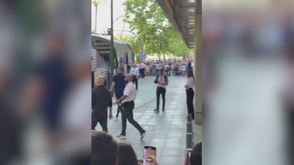 El plantón del Madrid se tomó con parte de la plantilla en el bus: este es el momento