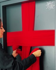 Festive Christmas door decoration with a bow 🎄🌟