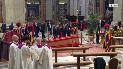 Comienza la ceremonia del cierre del féretro del papa Francisco