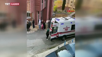 Kontrolden çıkan otomobil inşaat ile duvar arasında sıkıştı