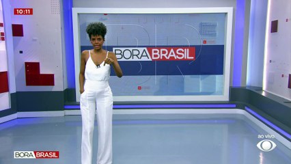 Caminhão com leite em pó tomba na Marginal Tietê, em SP