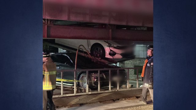 주차타워 리프트 고장 나 차량 파손...인명 피해는 없어 / YTN