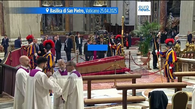 Terminato afflusso dei fedeli a San Pietro: in 250mila hanno reso omaggio a Papa Francesco