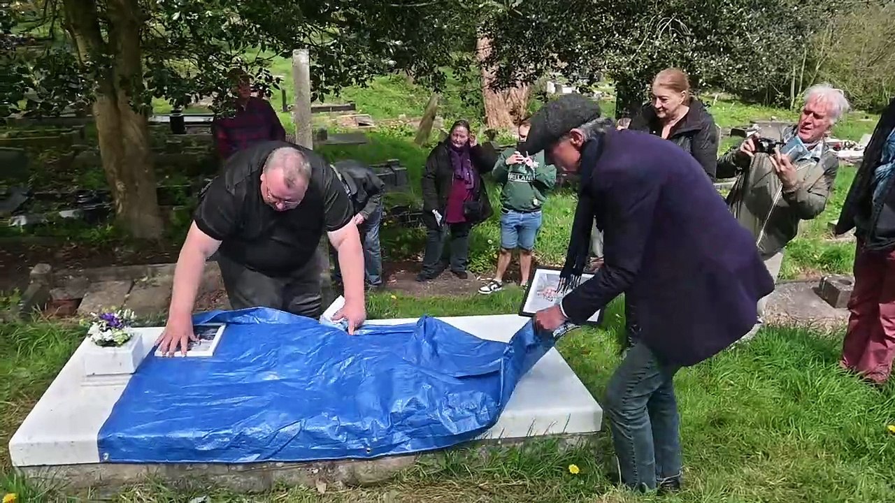 Tipton Slashers refurbished grave and Slasher Trail unveiled in Dudley.