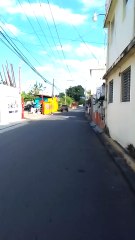 Subiendo y bajando la calle Viterbo Martínez de Bonao. RD