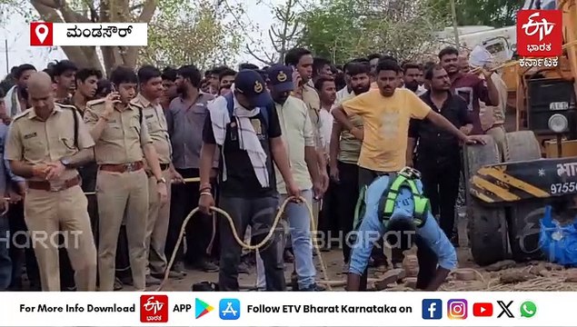 ಬೈಕ್​ಗೆ ಡಿಕ್ಕಿ ಹೊಡೆದು ಬಾವಿಗೆ ಬಿದ್ದ ಕಾರು: 6 ಮಂದಿ ಸಾವು