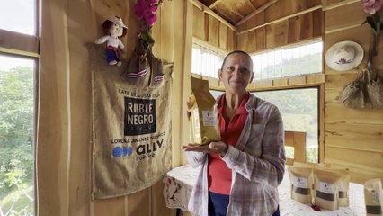 Con manos de mujer: el café costarricense que llegó hasta el papa Francisco
