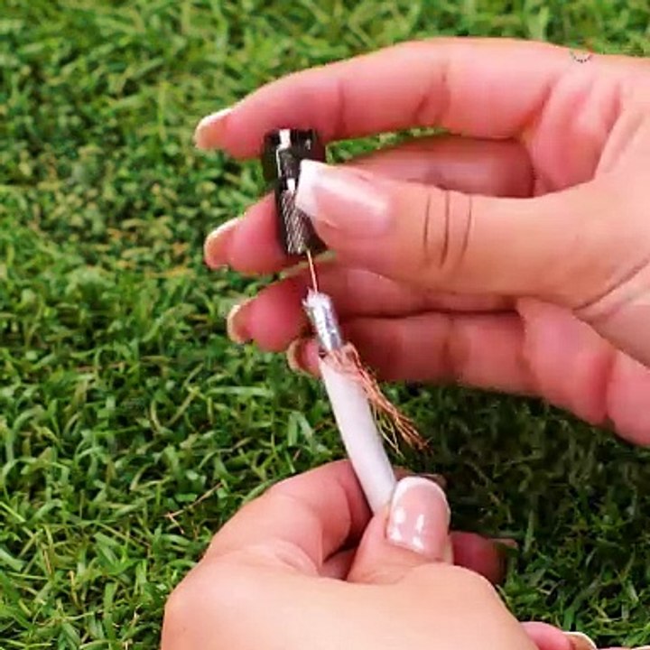 Fast and easy coax cable connector setup! 📺🔌