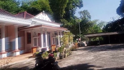 Ruang depan makam Mbah bergas