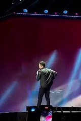 Tarkan Konseri Uzun İnce Bir yoldayım Offical Video