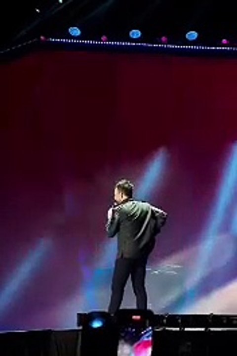 Tarkan Konseri Uzun İnce Bir yoldayım Offical Video