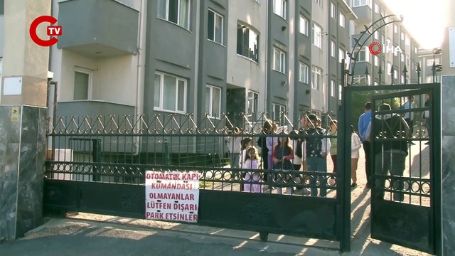 Depremde panikleyen yaşlı ve engelli bireyler için taşınan bankları çaldılar O anlar kamerada