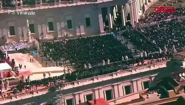 Funerali di Papa Francesco, Piazza San Pietro gremita: le immagini dall'alto del drone dell'Aeronautica