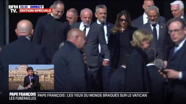 Le président brésilien Lula arrive aux obsèques du pape sur la place Saint-Pierre
