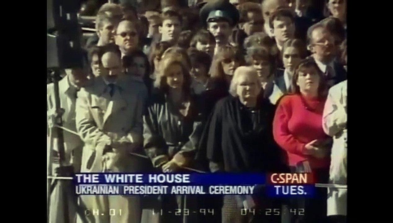 November 22, 1994: US President Bill Clinton thanks Ukraine for giving up its nuclear weapons.