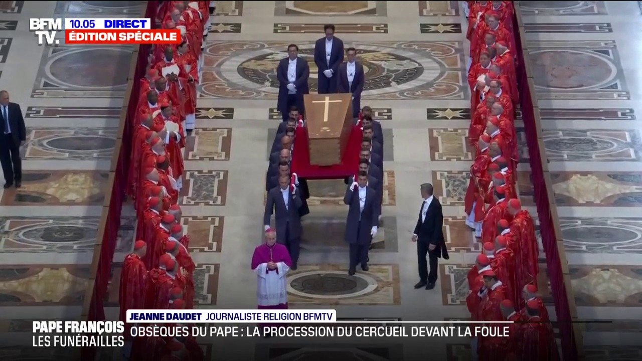 Obsèques du pape François: le cercueil placé face à la foule sous les applaudissements des fidèles