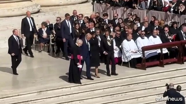 L' incontro di Trump e Zelensky a San Pietro per i funerali del Papa