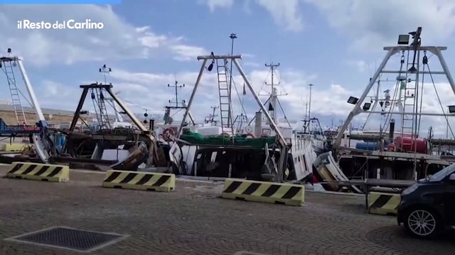 Le sirene dei pescherecci suonano per l'ultimo saluto a Papa Francesco. Video