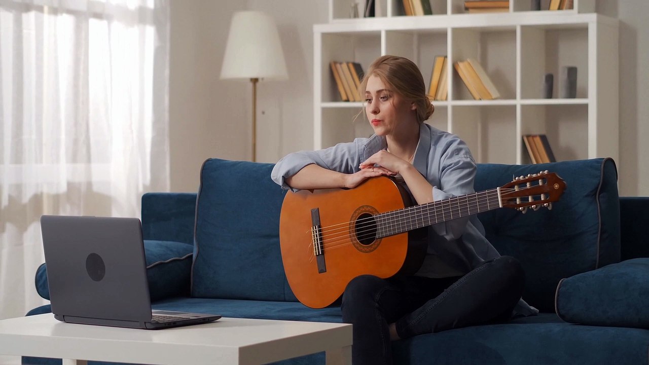 43)_Musique. Triumph. Genre. Hip-hop et rap. Humeur _ Calme. Artiste. Yung Logos