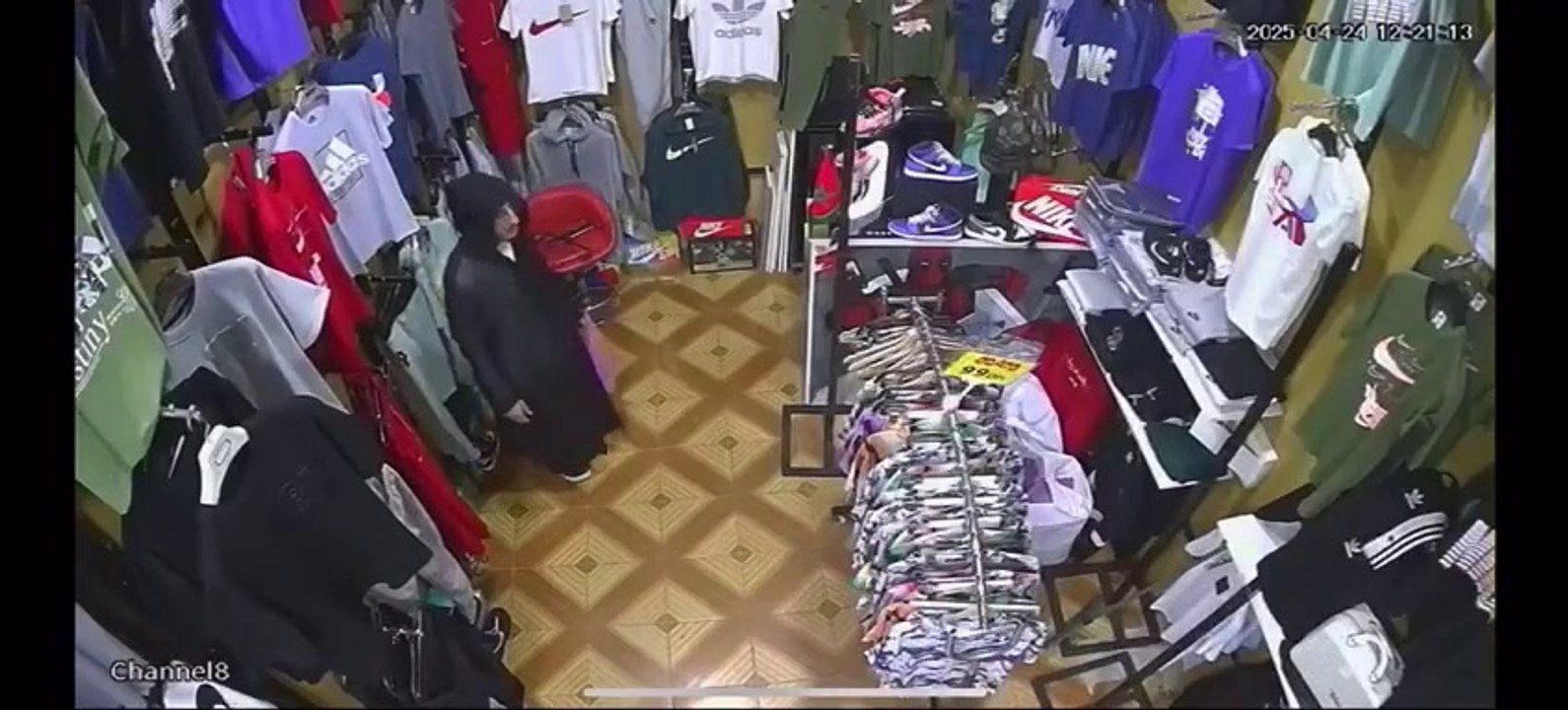 سرقة ملابس من داخل قيسارية الحي المحمدي