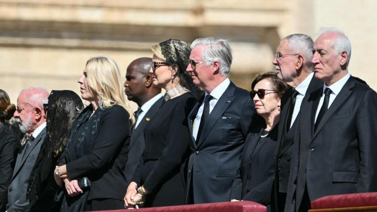 Pourquoi tant de personnalités aux obsèques du pape François ?