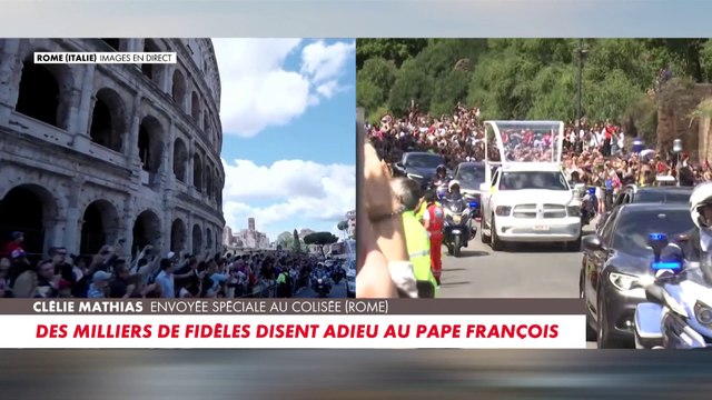 Le cercueil du souverain pontife passe devant le Colisée