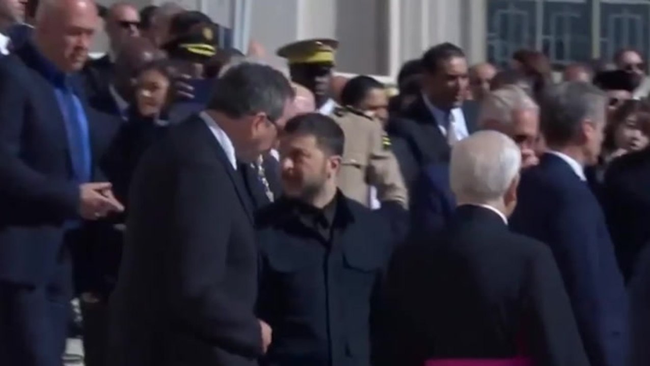 Zelensky cheered as he arrives at Vatican for Pope Francis’ funeral
