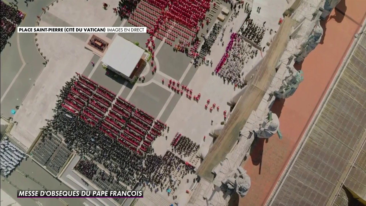Le cercueil du pape François est déplacé en direction de la basilique Sainte-Marie-Majeure de Rome