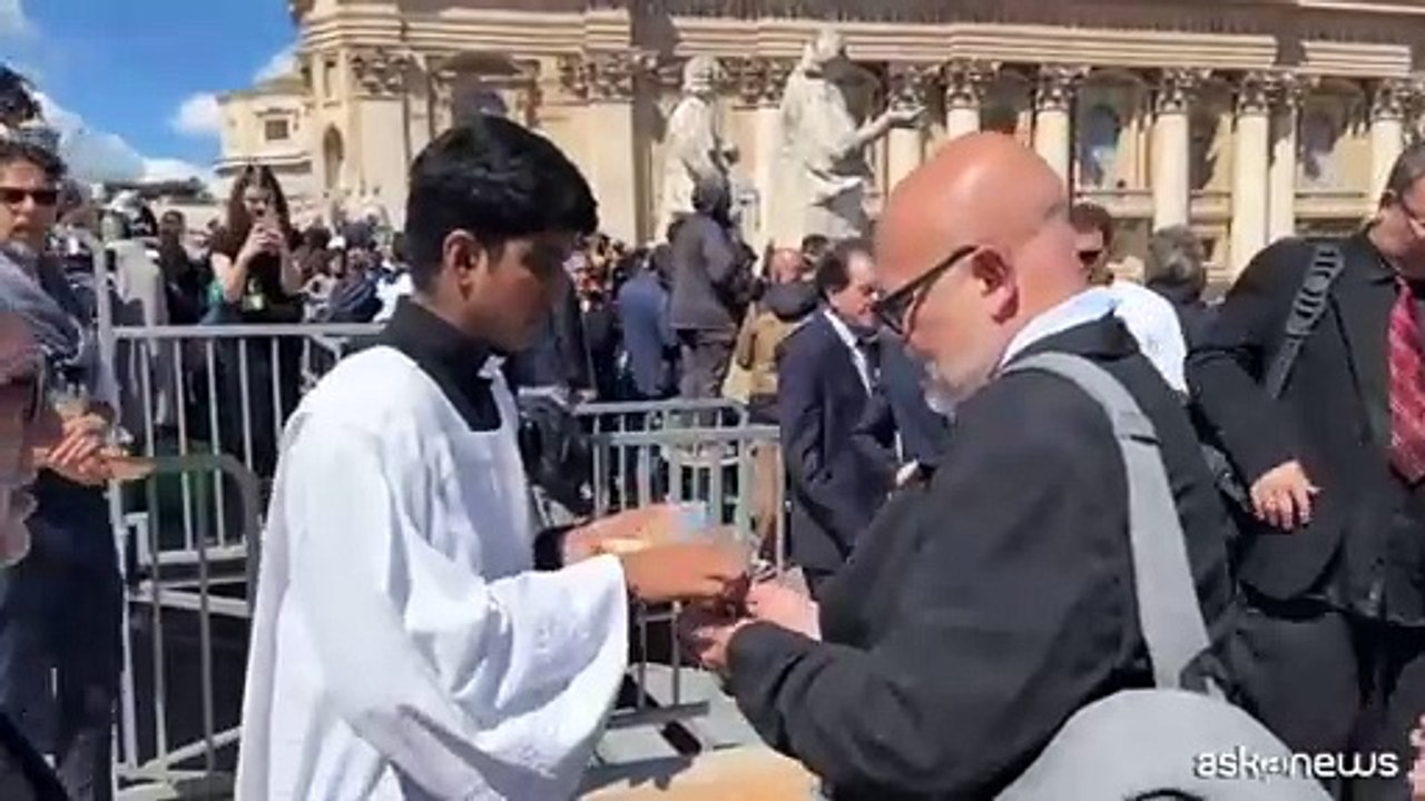 Funerali Papa, comunione per migliaia di fedeli e i leader mondiali