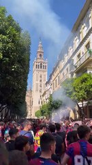 Ambientazo en Sevilla: la afición del Barça tiñe las calles de azulgrana antes de la final contra el Madrid