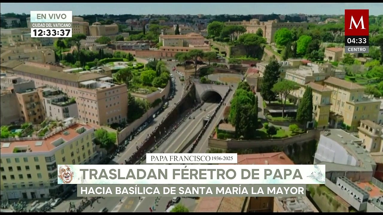 Trasladan féretro del Papa Francisco en el papamóvil hacia Básilica Santa María