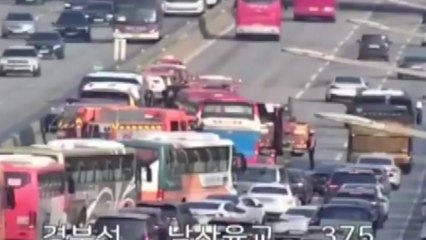 경부고속도로 용인 구간에서 차량 3대 추돌...5명 경상 / YTN