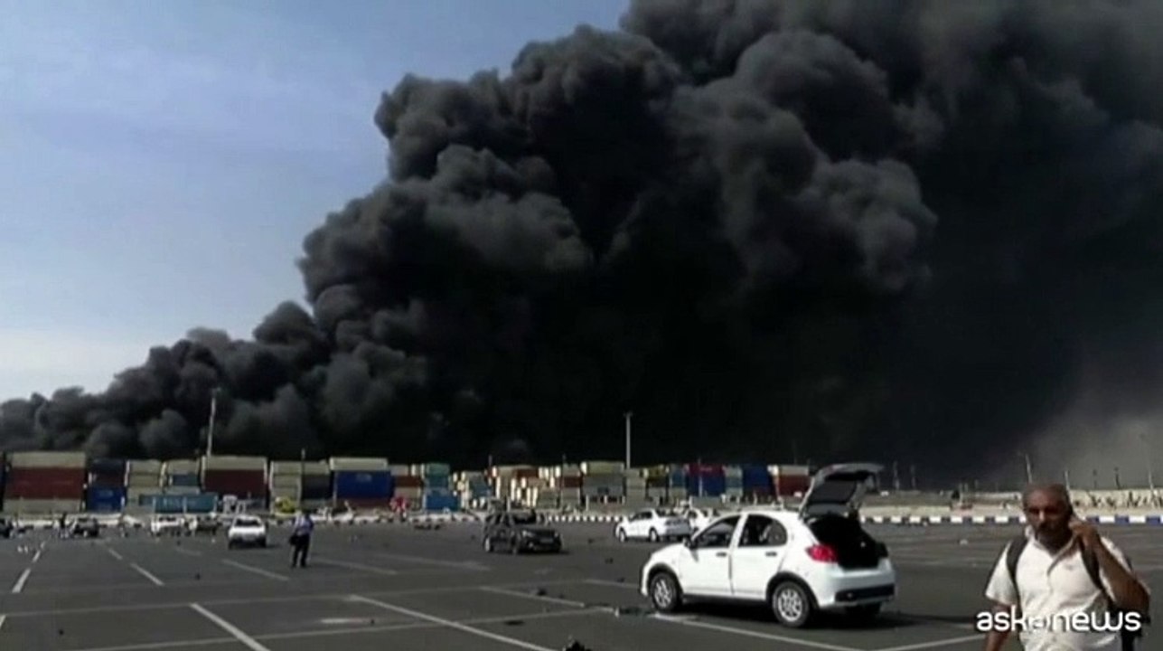 Iran, gigantesca esplosione in un porto sullo stretto di Hormuz