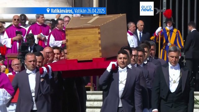 Ferenc pápa sírján csupán ennyi olvasható: „Franciscus”