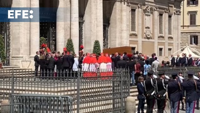 Miles de fieles se despiden del papa emocionados ante Santa María la Mayor