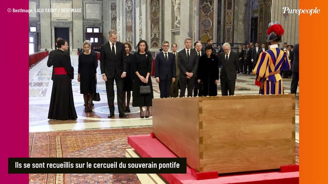 Letizia et Felipe d'Espagne se soutiennent à la cérémonie du pape François : grandes retrouvailles avec un duo mythique !