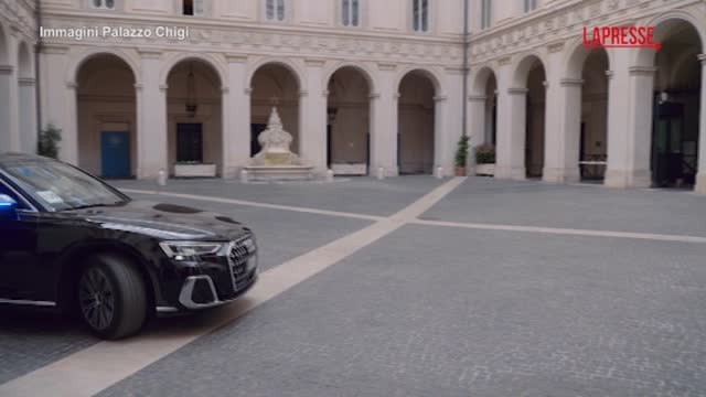 L'incontro tra Meloni e Zelensky a Palazzo Chigi dopo i funerali di Papa Francesco: video