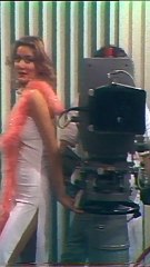 Le Cafè Chantant in: C'è un uomo in mezzo al mare, da Viva l'amore di Narciso Parigi .1981.