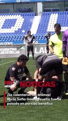 El momento causó sorpresa y risas entre los asistentes, que no esperaban tanta intensidad en un juego de caridad.