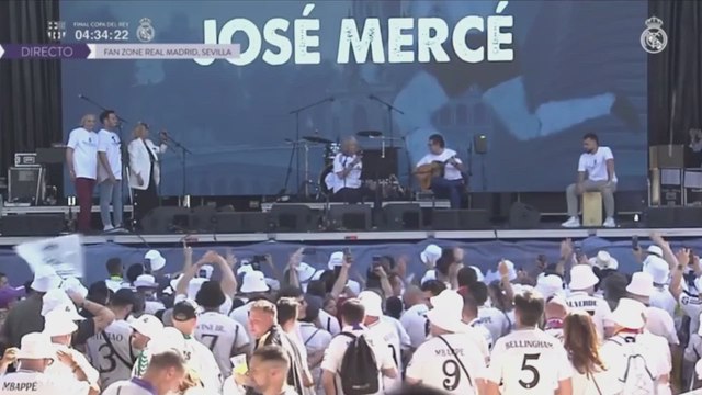 José Mercé canta el himno del Madrid en la fan zone