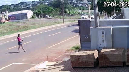 Veículo Onix quase capota ao ser atingido por Golf no Santo Onofre