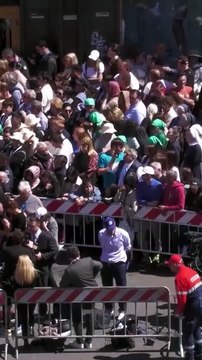 Striscione di Gratitudine per Papa Francesco Davanti alla Basilica di Santa Maria Maggiore