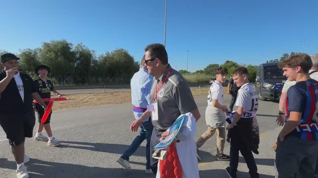 Locura 'merengue' por Tomás Roncero a su llegada a La Cartuja