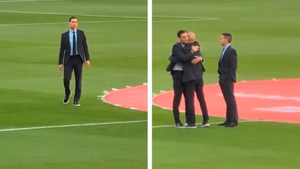 Copa del Rey: El abrazo de González Fuertes y De Burgos Bengoetxea tras la polémica con el Real Madrid