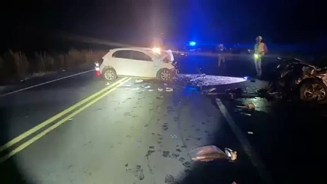 Colisão frontal deixa três mortos e três feridos, na BR-414, KM 380, em Corumbá (GO)