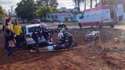 Gol sai da pista e para no meio de lote após colisão com Ecosport na Avenida Barão do Rio Branco