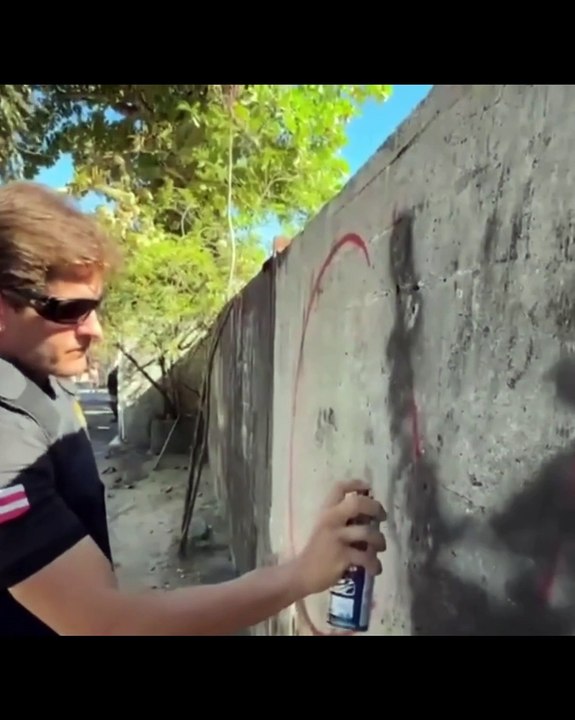 Polícia cobre pichações de facções no Subúrbio Ferroviário de Salvador; assista