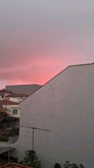 Chuva ☔️ 😯 céu vermelho