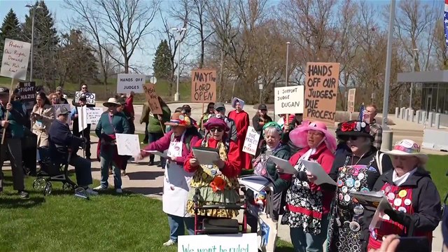 Demonstrators protest arrest of Milwaukee judge outside FBI building